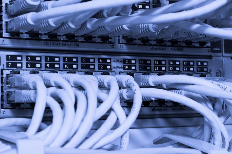 網絡電纜連接處連接到交換機的網絡電纜